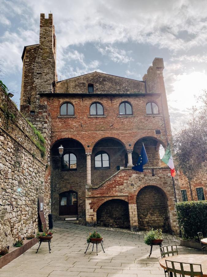 Villa La Casa Nel Castello E Il Giardino Segreto Suvereto Exterior foto